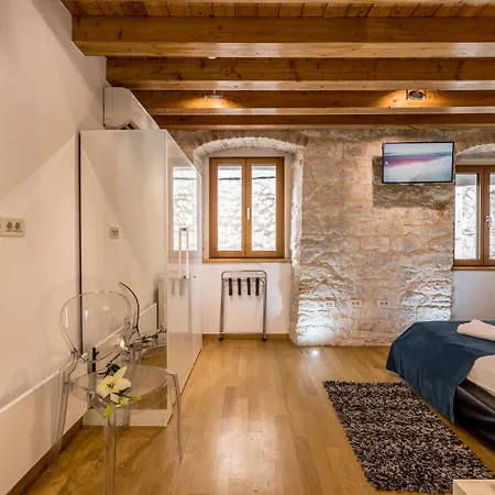 Marta - Stone House In The Center - Split