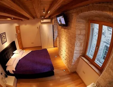 Marta - Stone House In The Center - Split