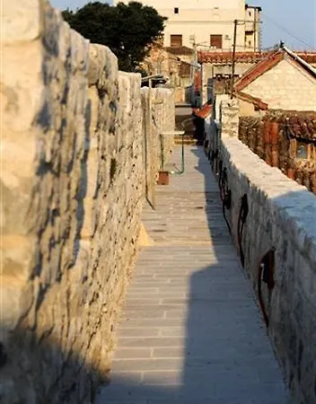 Gæstehus Marta - Stone House In The Center - 4*