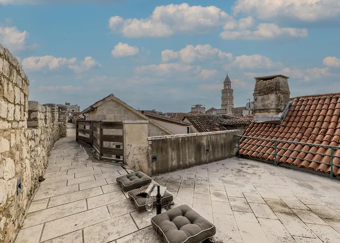 Marta - Stone House In The Center - 4*