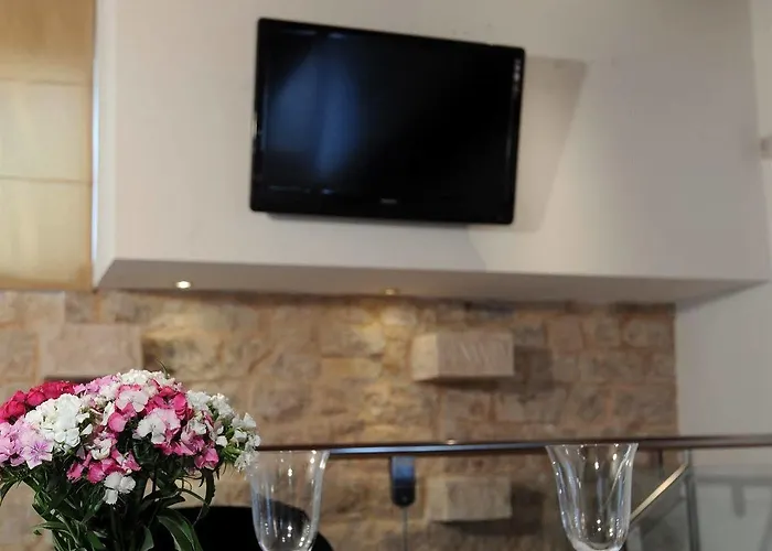 Affittacamere Marta - Stone House In The Center -