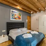Affittacamere Marta - Stone House In The Center -