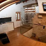 Marta - Stone House In The Center -