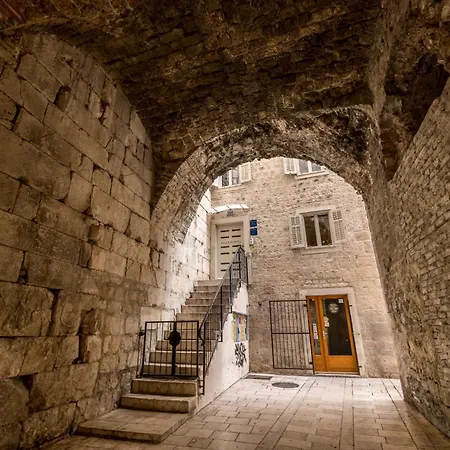 Gostinjska kuća Marta - Stone House In The Center - Split