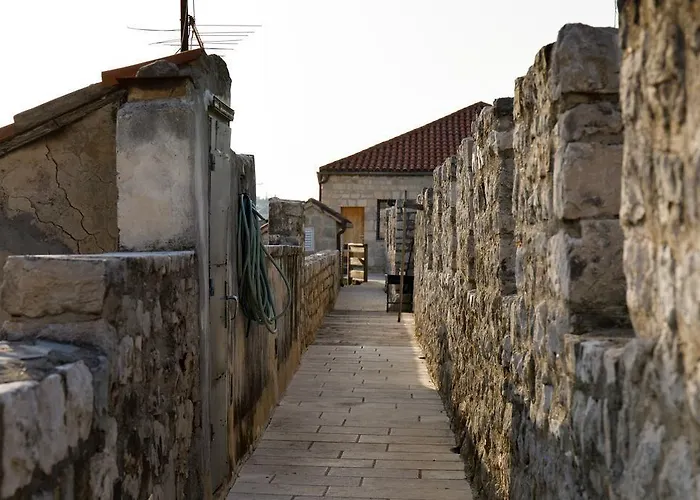 Marta - Stone House In The Center - Split