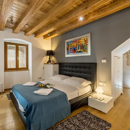 Marta - Stone House In The Center - Affittacamere 4*