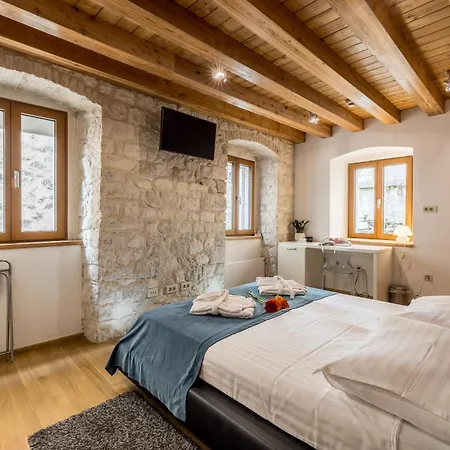 Marta - Stone House In The Center - Gasthof Split