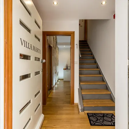 Marta - Stone House In The Center -