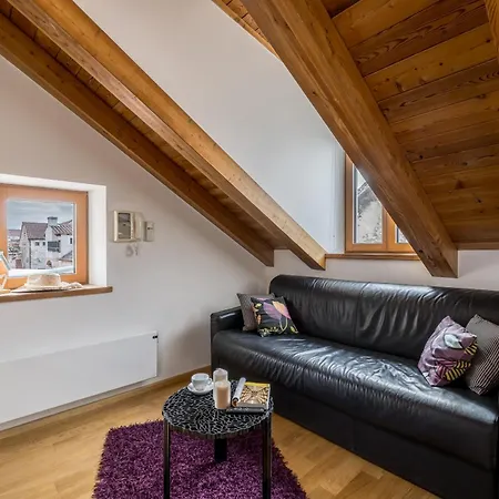 Marta - Stone House In The Center -