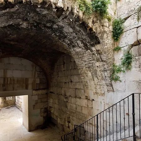 Marta - Stone House In The Center - Affittacamere 4*