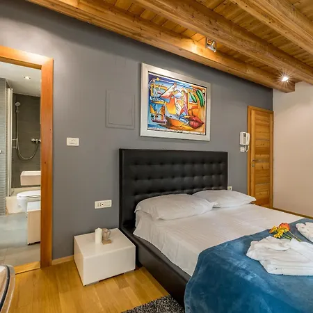 Marta - Stone House In The Center - スプリト