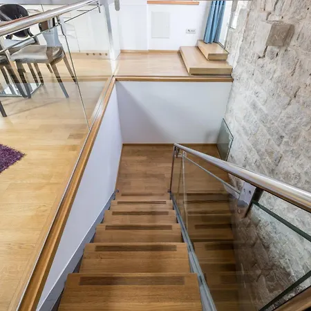 Marta - Stone House In The Center - スプリト