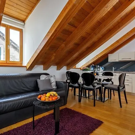 Marta - Stone House In The Center - ゲストハウス スプリト