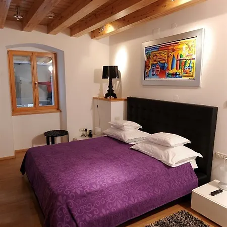 Konukevi Marta - Stone House In The Center - 4*