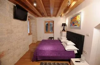 Marta - Stone House In The Center - スプリト