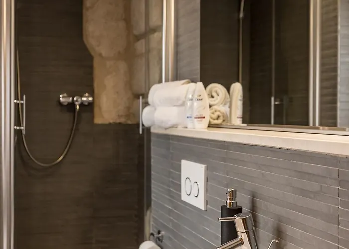 Marta - Stone House In The Center - Gasthuis