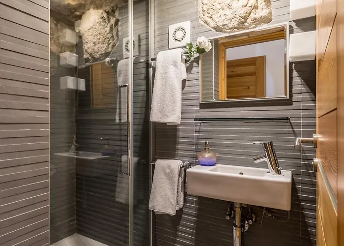 Marta - Stone House In The Center - Gasthuis