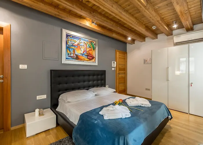 Gasthuis Marta - Stone House In The Center -