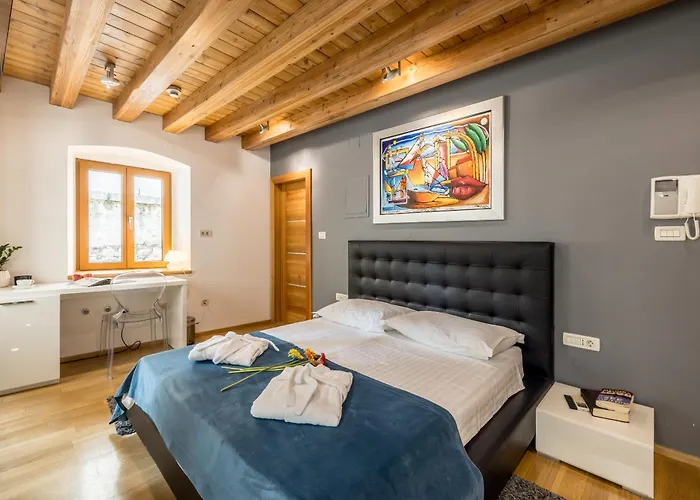 Gasthuis Marta - Stone House In The Center - 4*