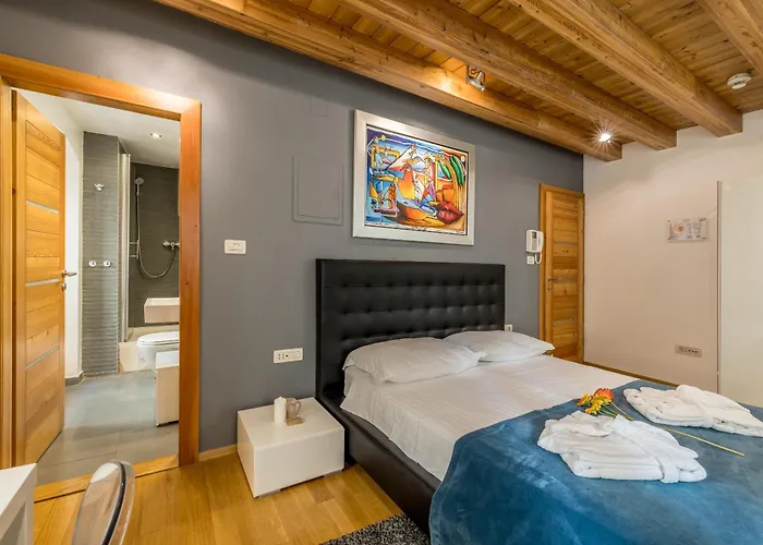 Marta - Stone House In The Center - Split