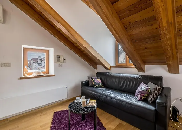 Marta - Stone House In The Center -