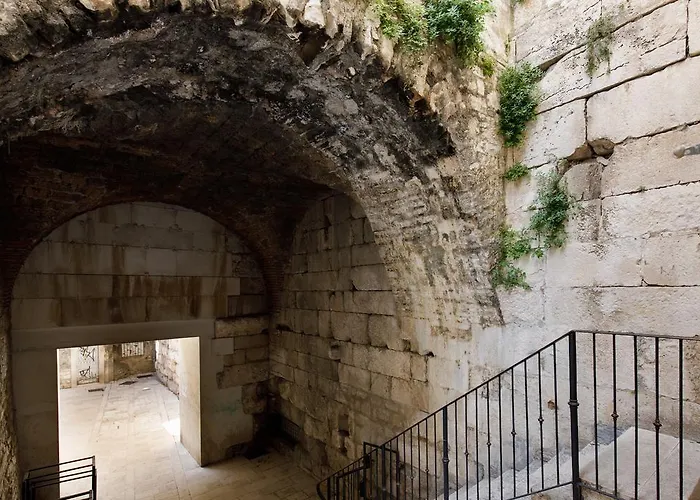 Marta - Stone House In The Center - Gasthuis 4*