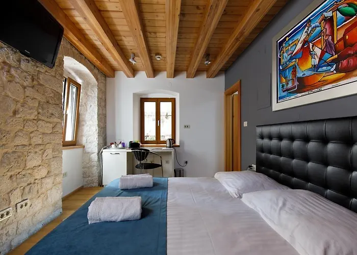 Gasthuis Marta - Stone House In The Center - 4*