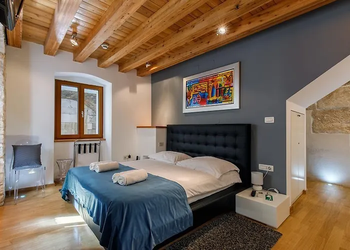 Marta - Stone House In The Center - Gasthuis 4*