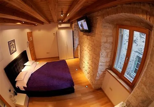 Marta - Stone House In The Center - Split