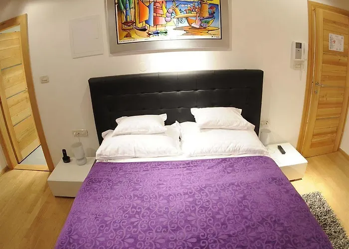 Marta - Stone House In The Center - Gasthuis 4*